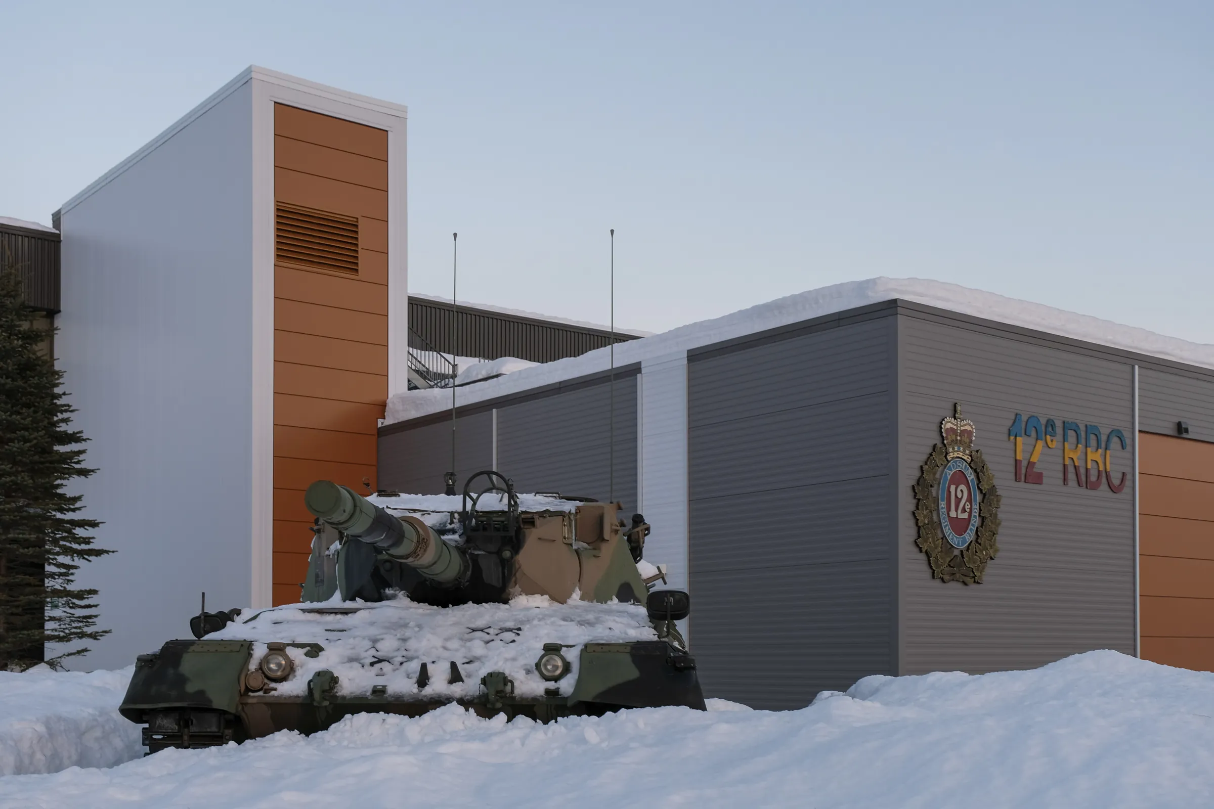 A snow-covered Leopard tank outside the Valcartier regiment’s garrison, near Quebec City